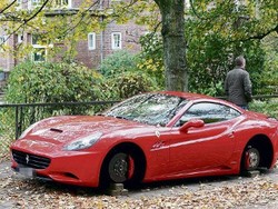 Mirip di Film, Ferrari Ini Peleknya Saja yang Dicuri