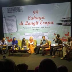 Obrolan Seru & Hangat dalam Roadshow Film 99 Cahaya di Langit Eropa