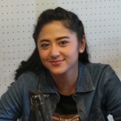 Muntah-muntah, Dewi Persik Dilarikan ke UGD