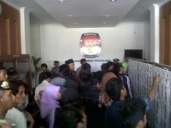 Data Calon Pemilih Bermasalah, Mahasiswa Geruduk KPU DIY