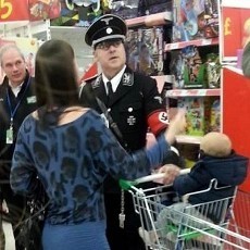 Berseragam Nazi, Pria Inggris Dilarang Masuk ke Supermarket