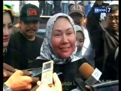 Dicecar Pertanyaan, Atut Tetap Bungkam