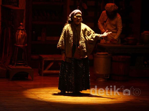 Pementasan Teater Koma Ibu