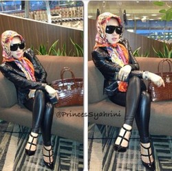 Syahrini Ikuti Gaya Berhijab Angel Lelga?