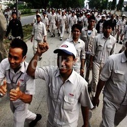 Pemerintah dan Buruh Ribut, Salah Siapa?