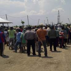 Rusak Rumah Warga, Pengeboran Migas di Tuban Didemo