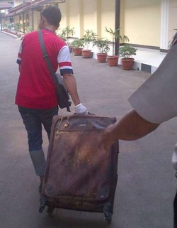 Ada Mobil Mencurigakan Sebelum Ditemukan Mayat Wanita Dalam Koper