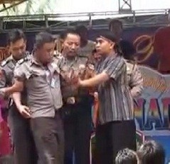 Polisi Mabuk Pembuat Onar di Panggung Dangdut adalah Brigadir Mochtar