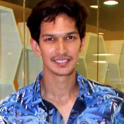 Tertunda 5 Tahun, Dimas Beck Kuliah Lagi