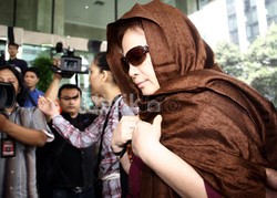 Istri Akil Tutup Mulut Usai Diperiksa KPK 6 Jam