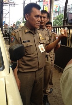 Mau Tertibkan Kawasan Kota Tua, Satpol PP Malah Dikeroyok PKL