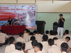 Honda Ajarkan Siswa SMK Cara Balapan