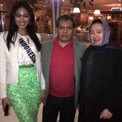 Dukungan Ibunda untuk Whulandary Herman di Ajang Miss Universe 2013