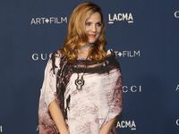 Baju Unik Drew Barrymore