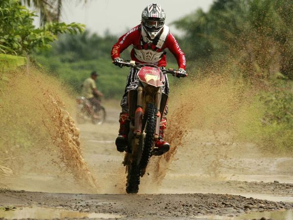 Aksi Riders di Sumatera eXpedition