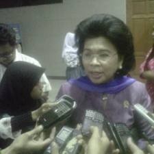 Linda Gumilar Imbau Caleg Perempuan Ramah dan Murah Senyum