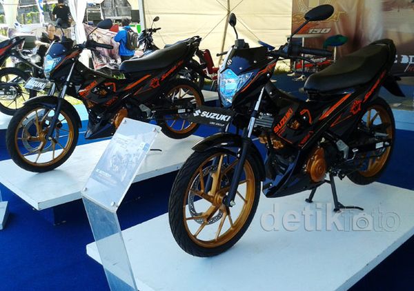 Suzuki Satria Berwarna Emas