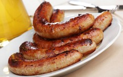 Sering Makan Sosis dan Kornet Bisa Turunkan Kesuburan Pria