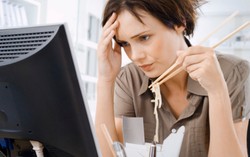 Saat Stres, Apakah Anda Makan Terus atau Justru Tak Nafsu Makan?