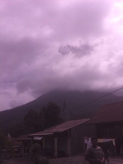 Awan Panas Mulai Menyertai Letusan Gunung Sinabung