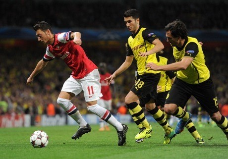 Oezil Sebut Dortmund Favorit Juara