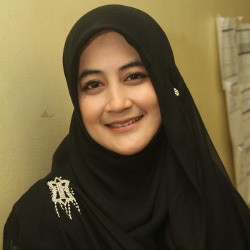 Tahun Baru Islam, Pipik Gelar Sunatan Masal dan Fashion Show Busana Muslim