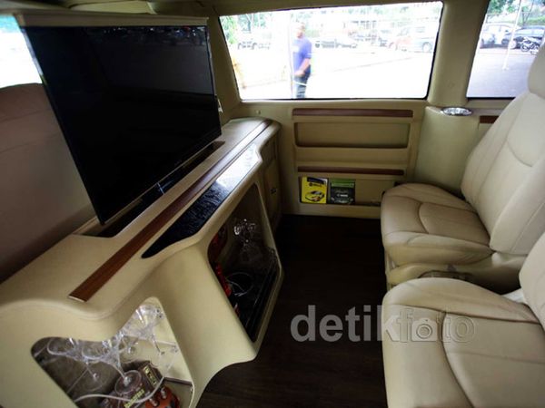 Interior Mewah Mobil Listrik Gendhis
