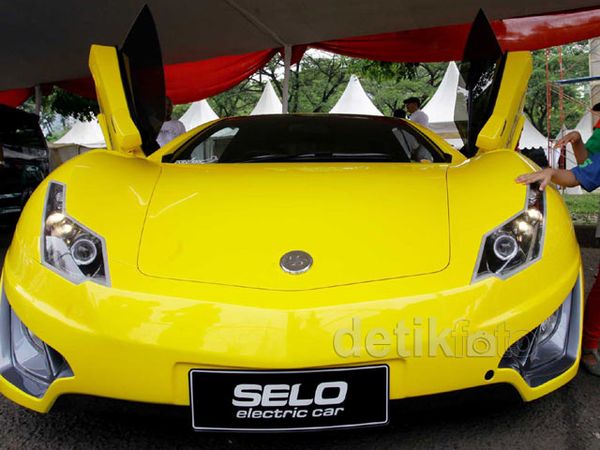 Mobil Dahlan Iskan Mejeng di Senayan