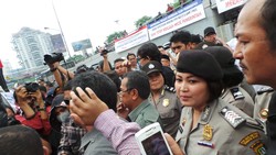 Dihadang Dosen dan Karyawan di Gerbang Kampus, Eksekusi Trisakti Batal