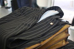 5 Cara Mengepak Pakaian Formal Saat Traveling