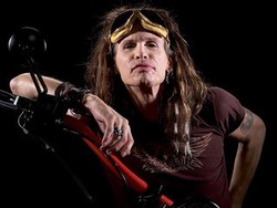 Steven Tyler Rambah Dunia Motor