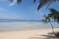 Pantai Cemara di Raja Ampat, Cantiknya Menghipnosis