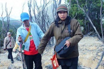 Pengalaman Seru Mendaki Gunung Bersama Tunanetra