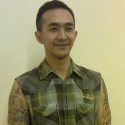 Adhitia Feilani Memar Dipukul Julie Estelle dalam The Raid 2