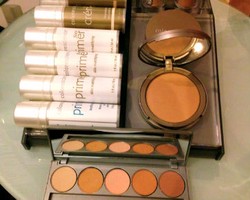 Foundation Andalan Cameron Diaz yang Dapat Tutupi Jerawat Hadir di Indonesia 