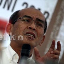 Faisal Basri: Pengusaha Pilih Mesin karena Mesin Tak Pernah Demo