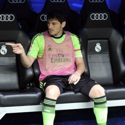 Figo: Casillas Harusnya Diperlakukan Lebih Baik