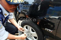  Dicurigai Ada Permainan Petugas dengan Tukang Parkir Liar