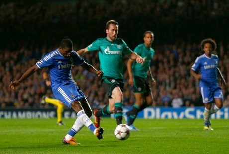 Etoo Dua Gol, Chelsea Kalahkan Schalke 3-0