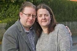 Idap Penyakit Langka, Pria Ini Pingsan Jika Hirup Parfum Istrinya