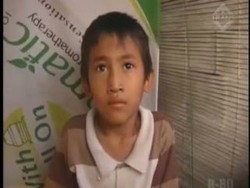 Hebat! Tertimpa Minibus, Bocah 8 Tahun Ini Lolos dari Maut