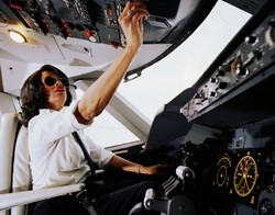 Survei Membuktikan, Traveler Kurang Percaya Pilot Wanita