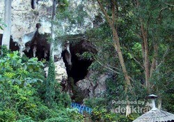 Perahu Anak Durhaka yang Jadi Gunung Batu di Kalimantan