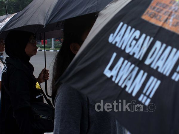 Kamisan Ke-328 di Depan Istana