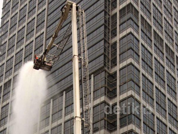 Simulasi Kebakaran di Gedung Bertingkat