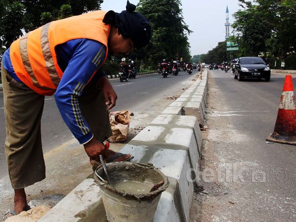 Pembatas Jalan untuk Antisipasi Kecelakaan