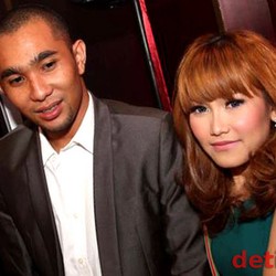 Ayu Ting Ting, Alamat Palsu dan Ancaman Perceraian