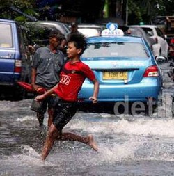 Hujan Deras Guyur Jakarta, Jokowi: Butuh Waktu Hilangkan Banjir