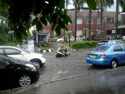  Muncul Genangan Air, Kawasan Pancoran dan Kalibata Macet Total