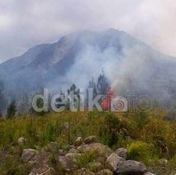 Abu Vulkanik Sinabung Makin Tebal, Lumpur Mulai Tutupi Jalanan Desa